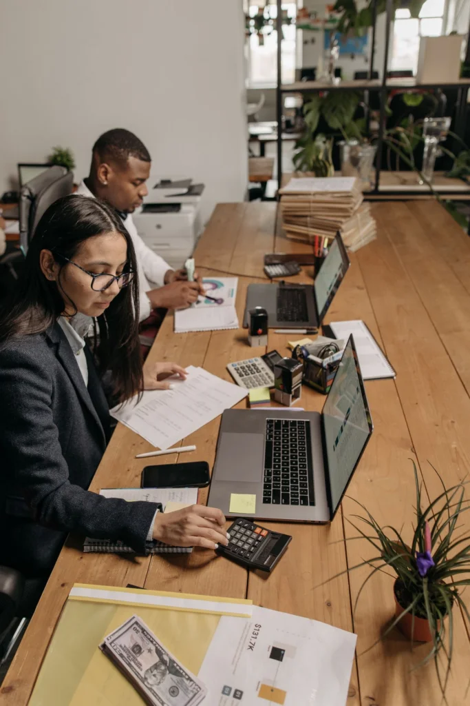 How to choose the right accounting software to manage payroll 2 Choose accountant